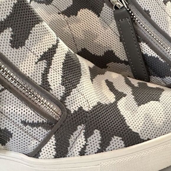 Steve Madden Click Wedge High Top Sneakers, Gray Camo Pattern, Women's Size 7 - Picture 5 of 14